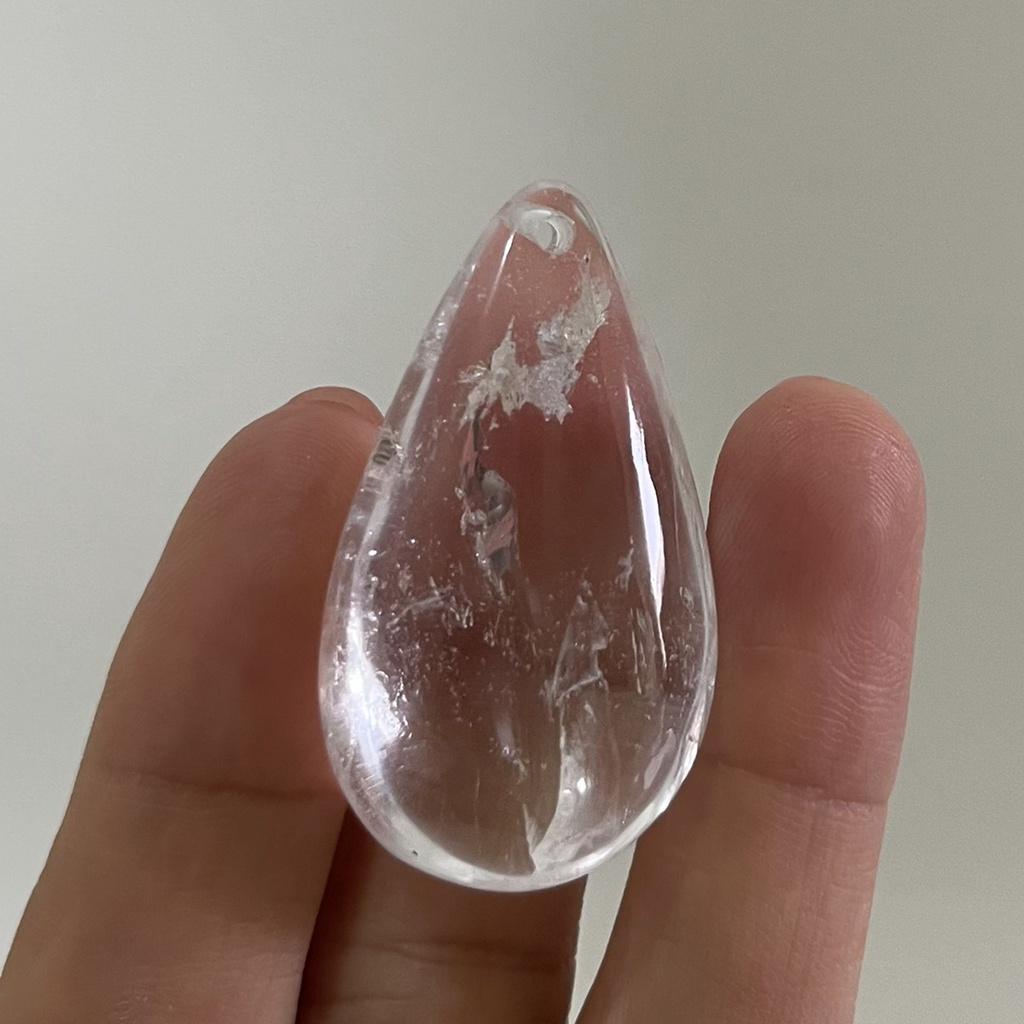 Mặt dây chuyền hình giọt nước QUARTZ thạch trắng siêu đẹp của Xưởng Chế Tác Đá Phong Thủy Mỹ Nghệ An An