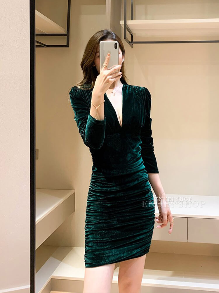 Đầm body nhung cổ V