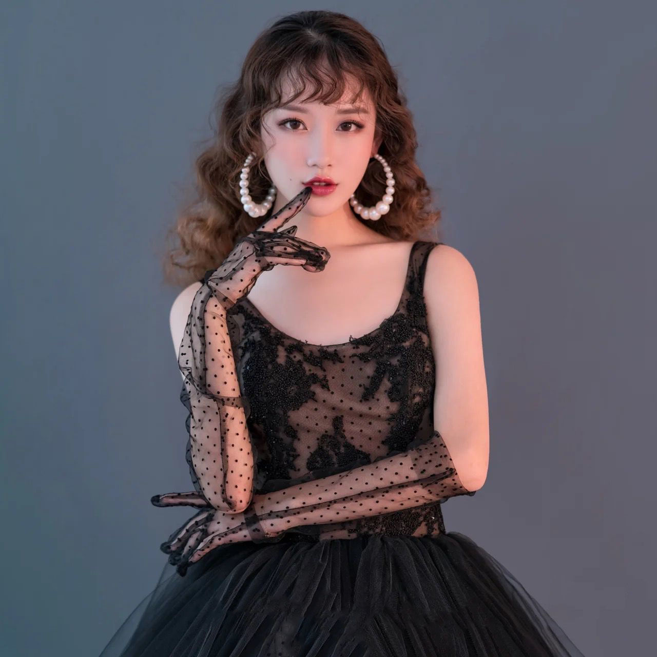 Găng tay lưới ren dài chấm bi 2 màu ĐEN/ TRẮNG dùng chụp ảnh, biểu diễn, cưới, sự kiện BT17