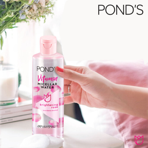 Nước tẩy trang Vitamin và hoa hồng POND'S Vitamin và hoa hồng sáng da Sạch 99% lớp trang điểm sáng da sạch sâu