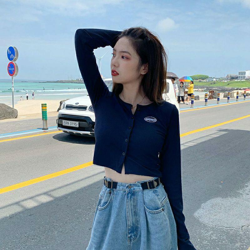 Áo croptop thun tay dài cúc thật thêu logo thời trang XIXO ATN0022