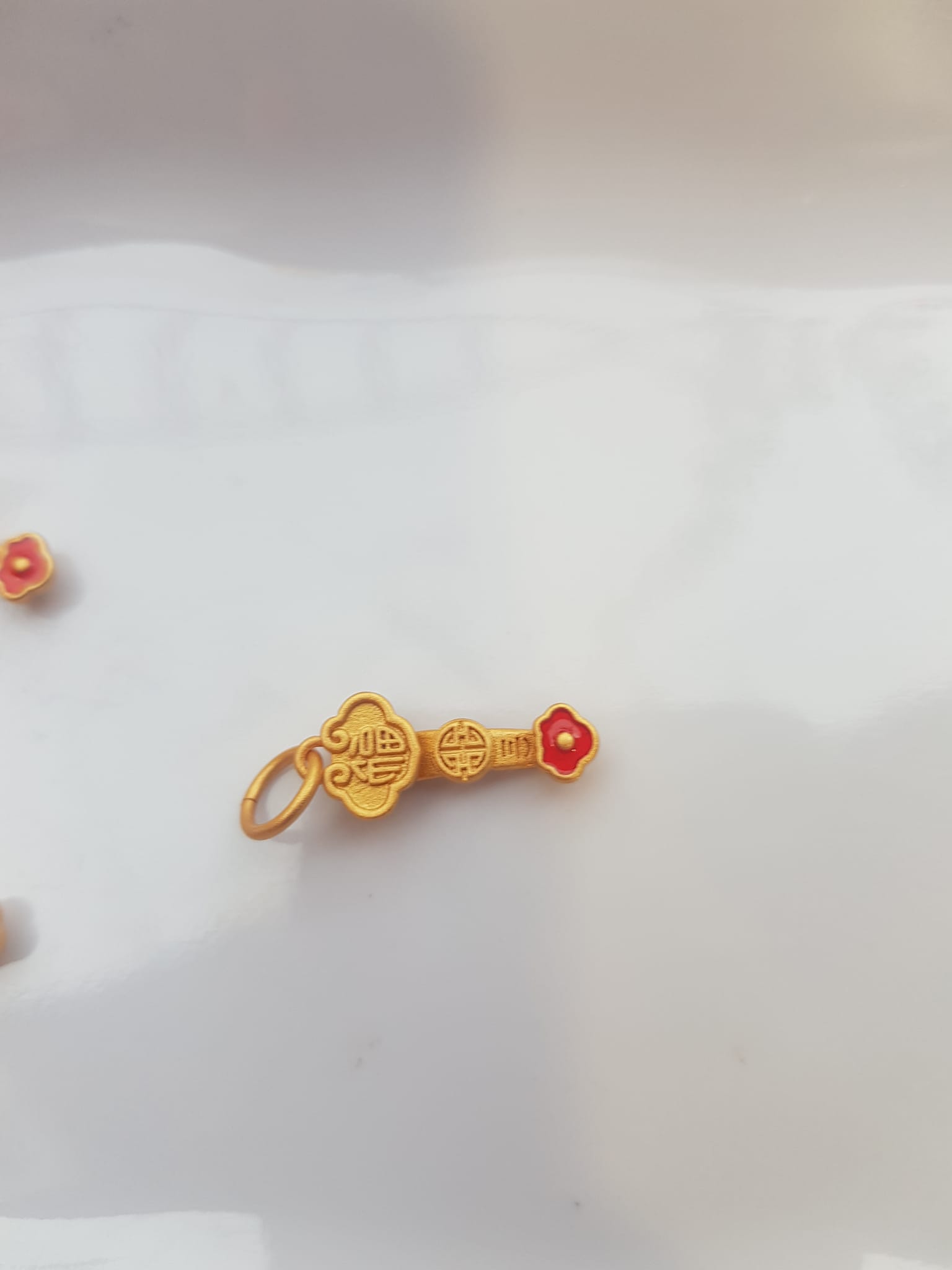 Phụ Kiện Charm Vòng Tay Nữ đẹp Hình Gậy Như Ý màu vàng phối vòng tay Nữ phối với vòng đeo tay của mình xinh xinh ạ