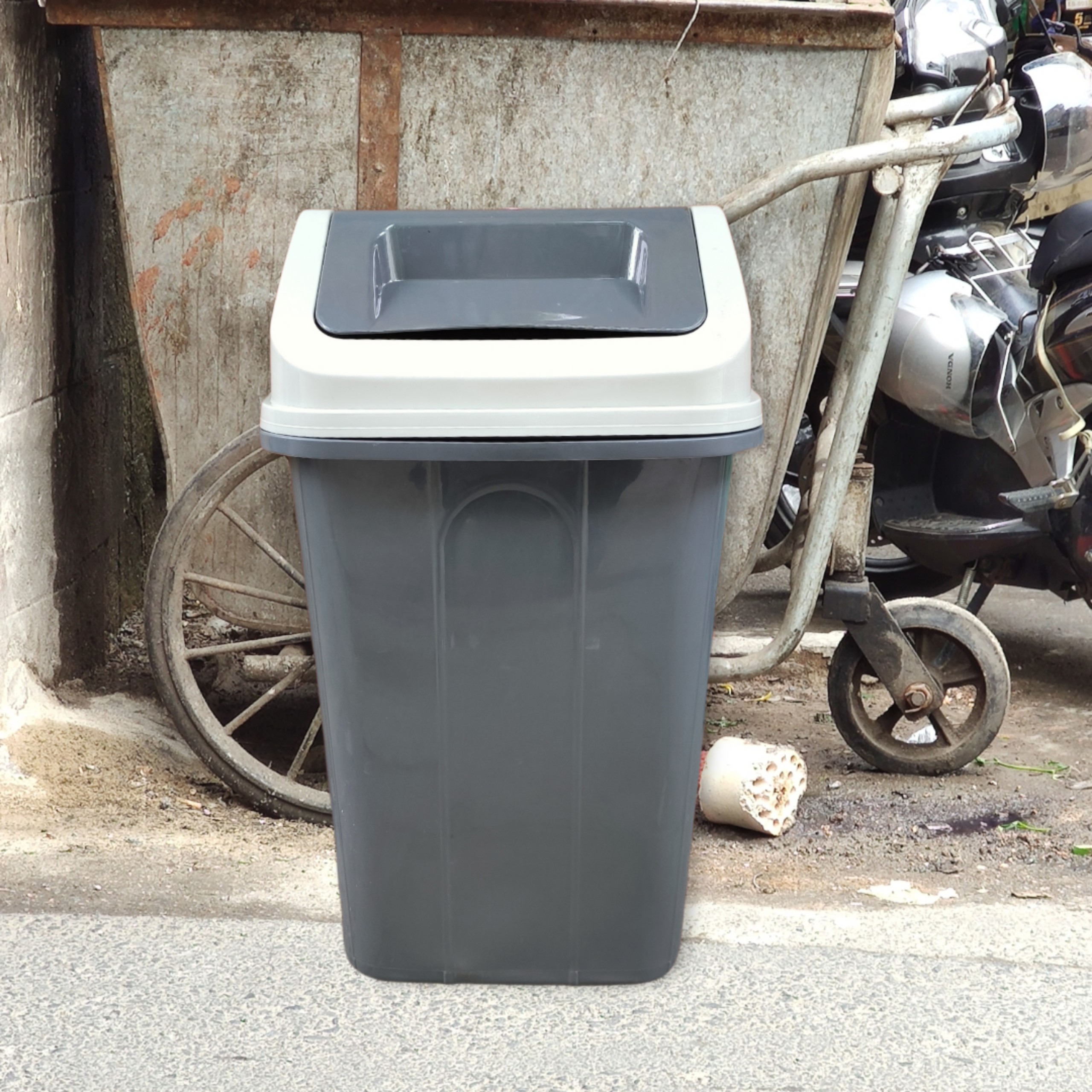 Thủng rác nắp lật công nghiệp hàng cao cấp