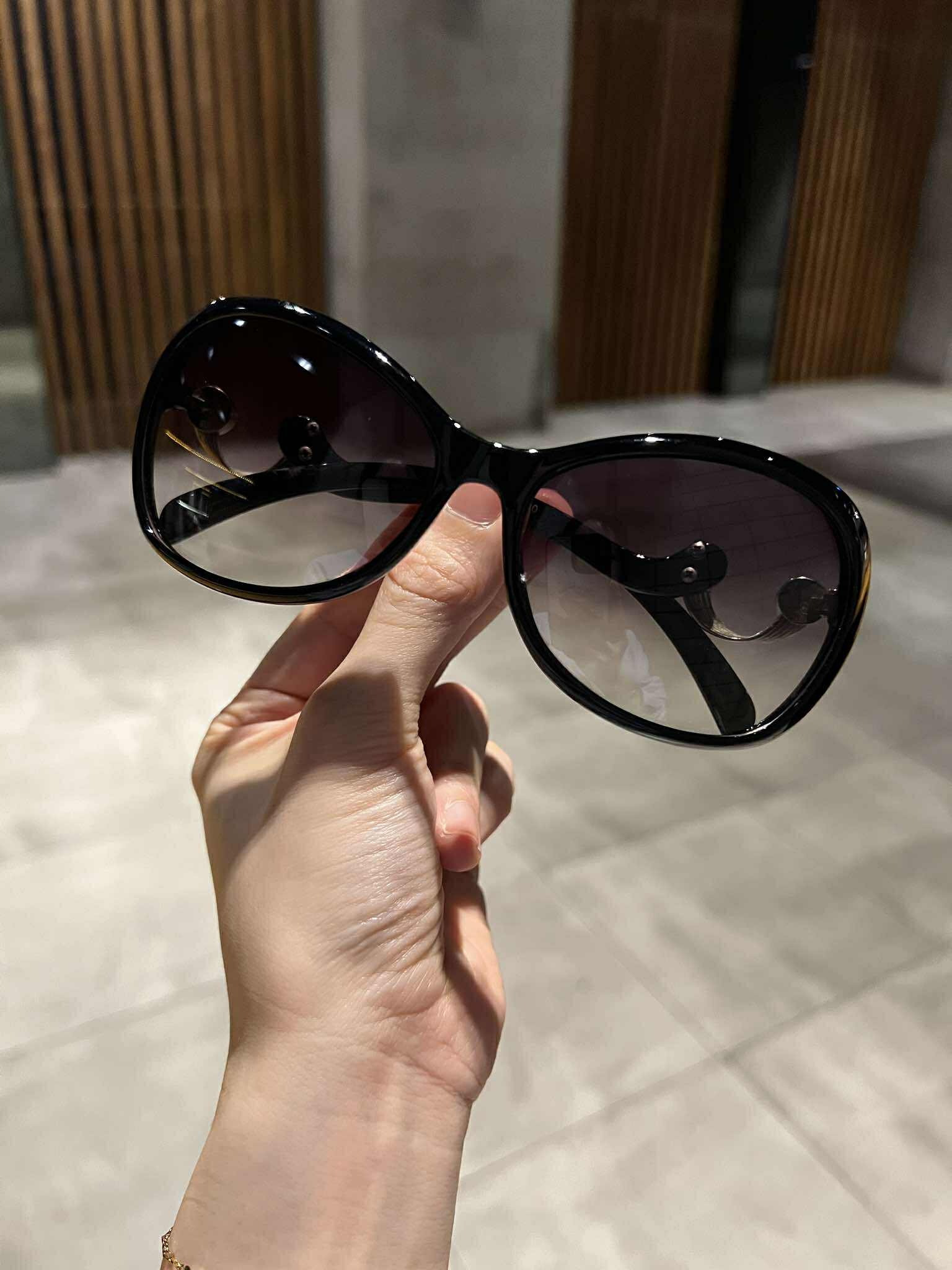 Kính râm thời trang đi đường sành điệu cho nữ
