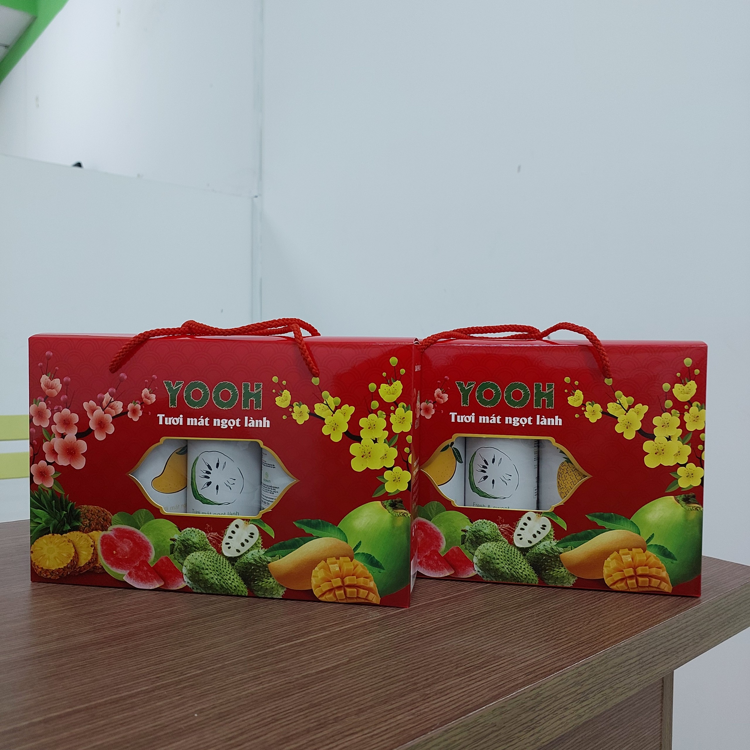 Combo Hộp Quà Tết 5 lon Nước ép trái cây tươi YOOH Ngũ Phúc Ngũ Quả Rinh Lộc Đầy Nhà
