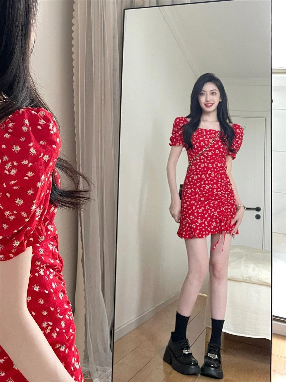 DONGSHOP Ngọt ngào cay gió Pháp cổ vuông một chữ vai đỏ hoa bong bóng tay áo đầm mùa hè nhỏ bé mông váy ngắn