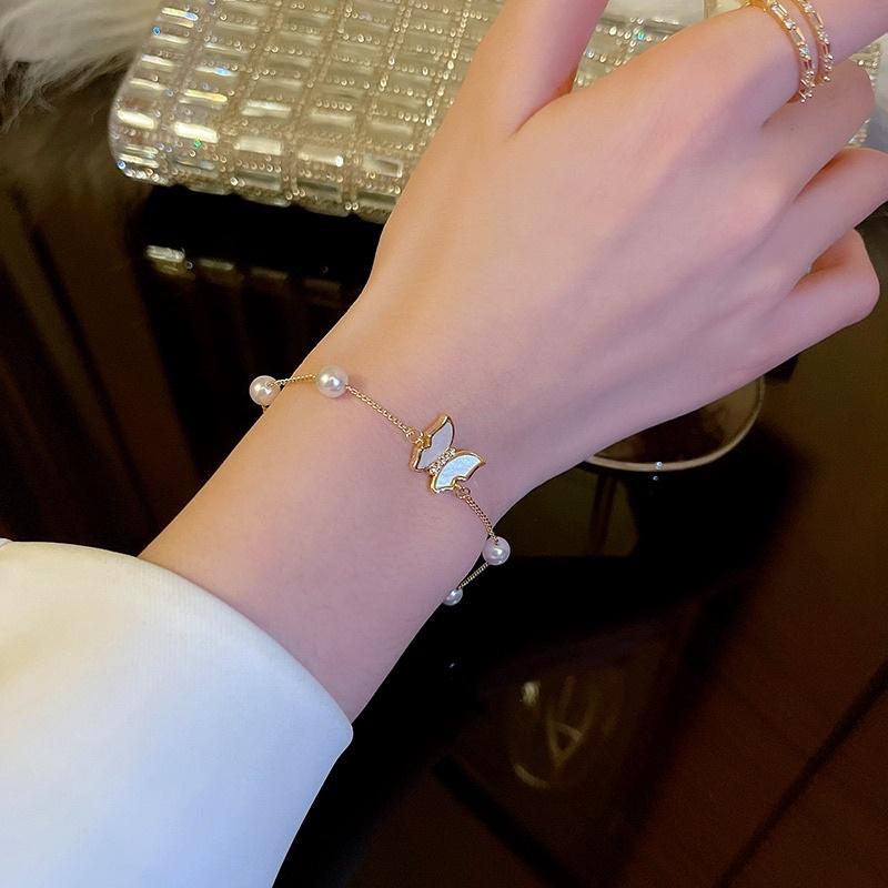 Lắc tay vòng tay nữ titan không gỉ mặt bướm phối hạt trai đẹp Ring House