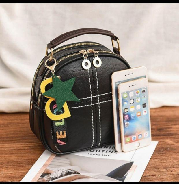 Balo túi 2 ngăn chần chỉ kèm phụ kiện thời trang.