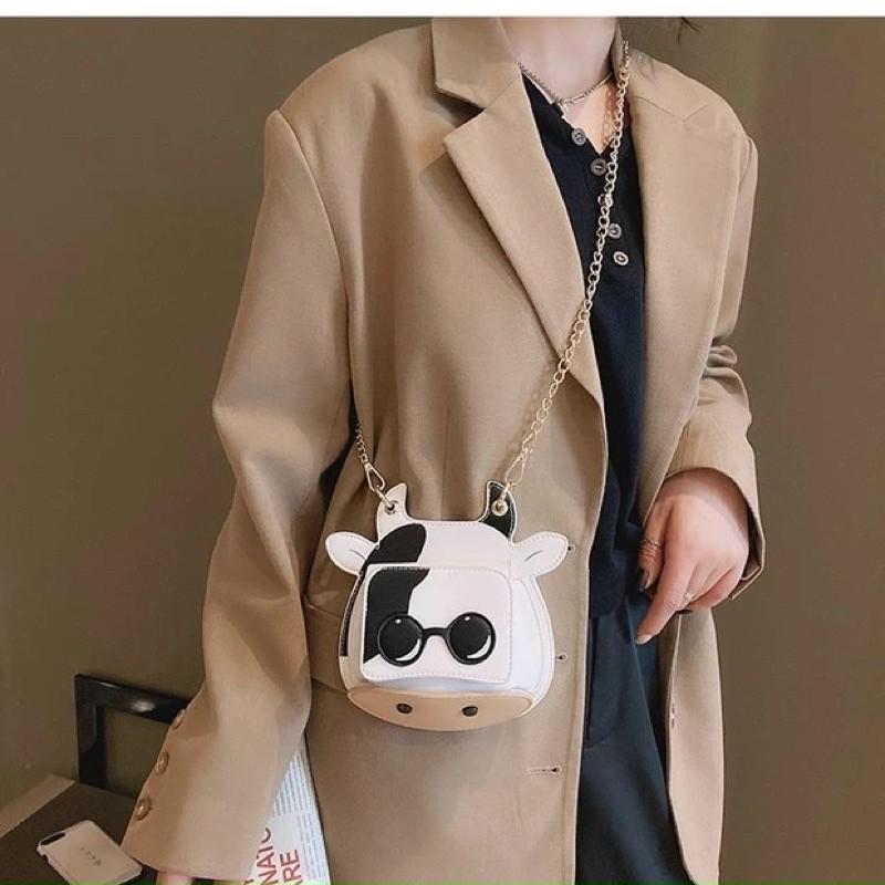 Túi bò sữa đeo chéo độc lạ