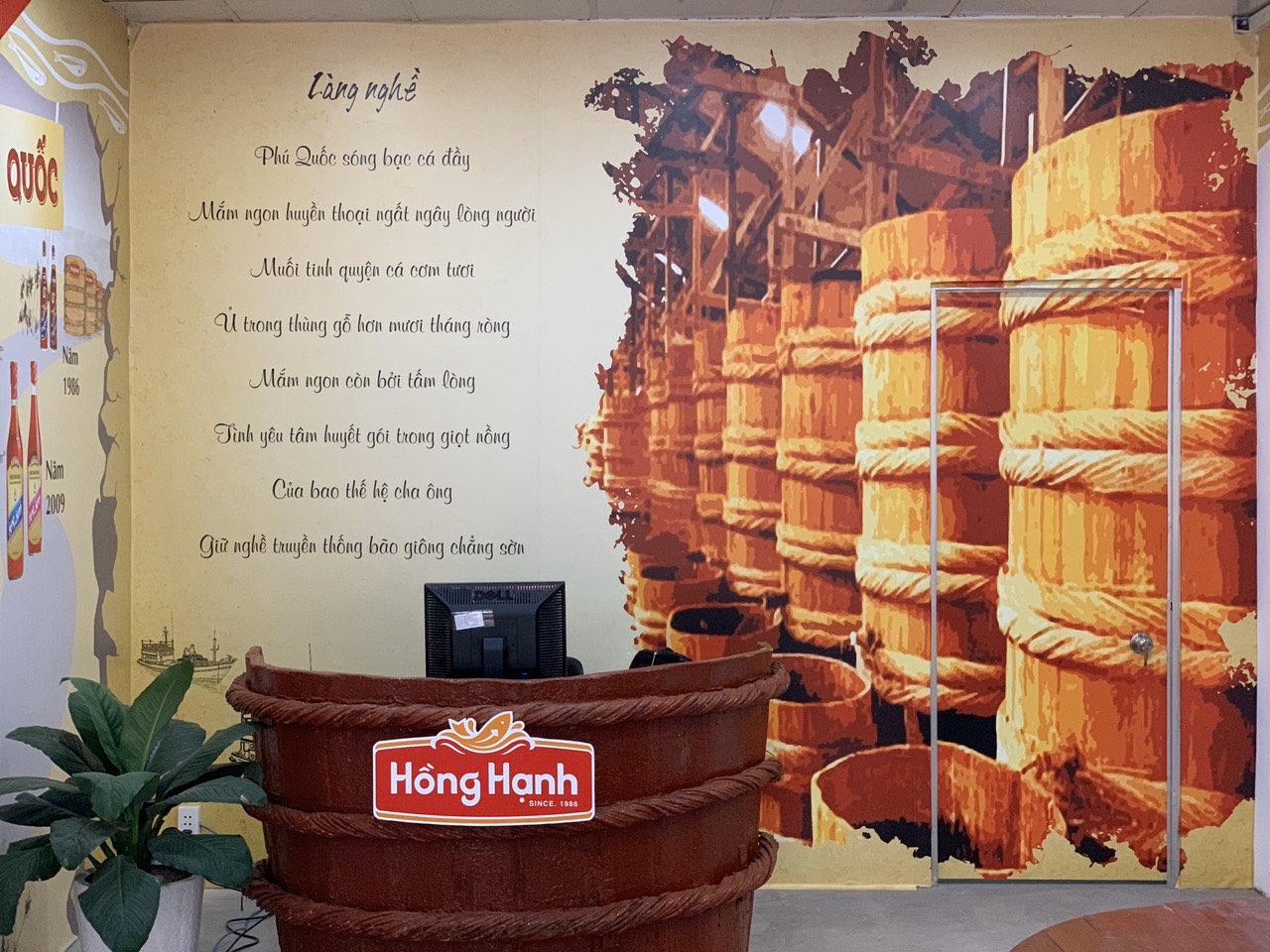 Nước mắm truyền thống Phú Quốc Hồng Hạnh Cao Đạm 20 độ đạm, dung tích 4,9 lít - Nêm ướp đậm đà