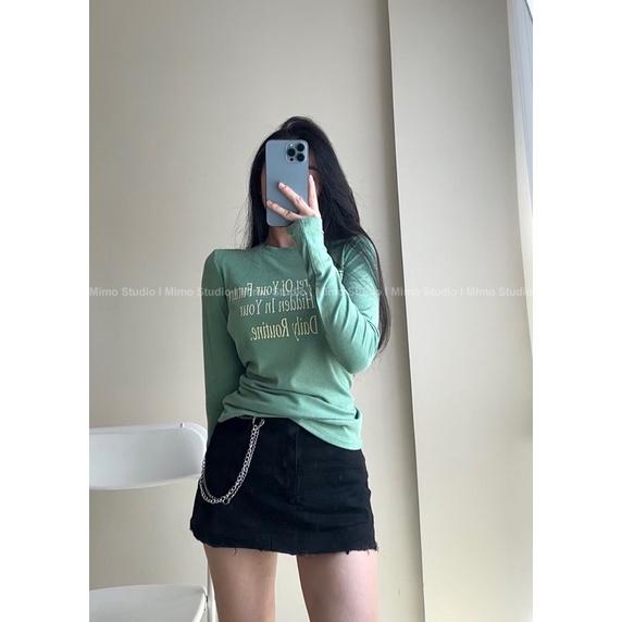 Thun dài tay chữ in đơn giản - Váy jean đen kèm chain