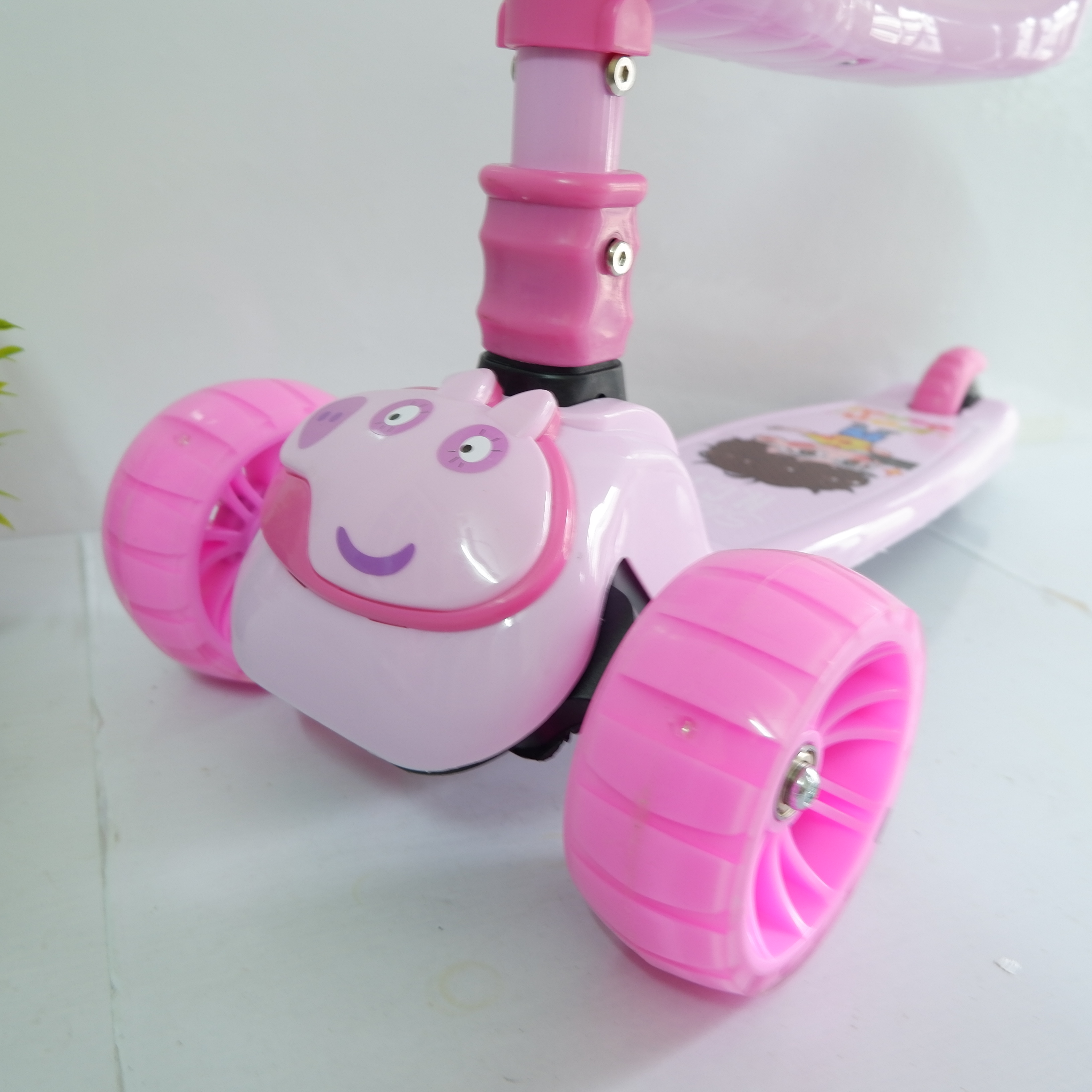 Xe trượt scooter có đèn  nhạc, có Ghế ngồi chòi chân + Tặng kèm 1khăn yếm tam giác cho bé