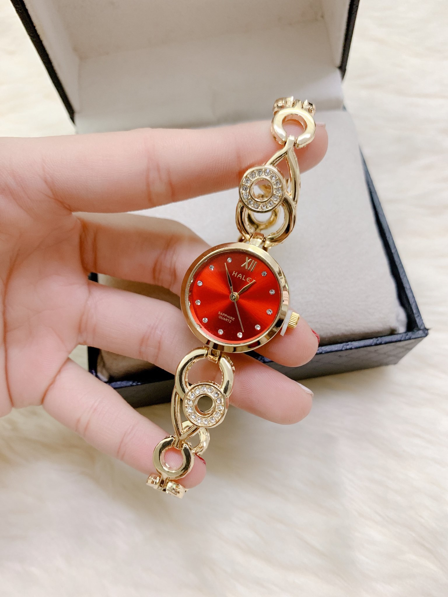 Đồng Hồ Nữ Halei Dáng Lắc Mặt Tròn