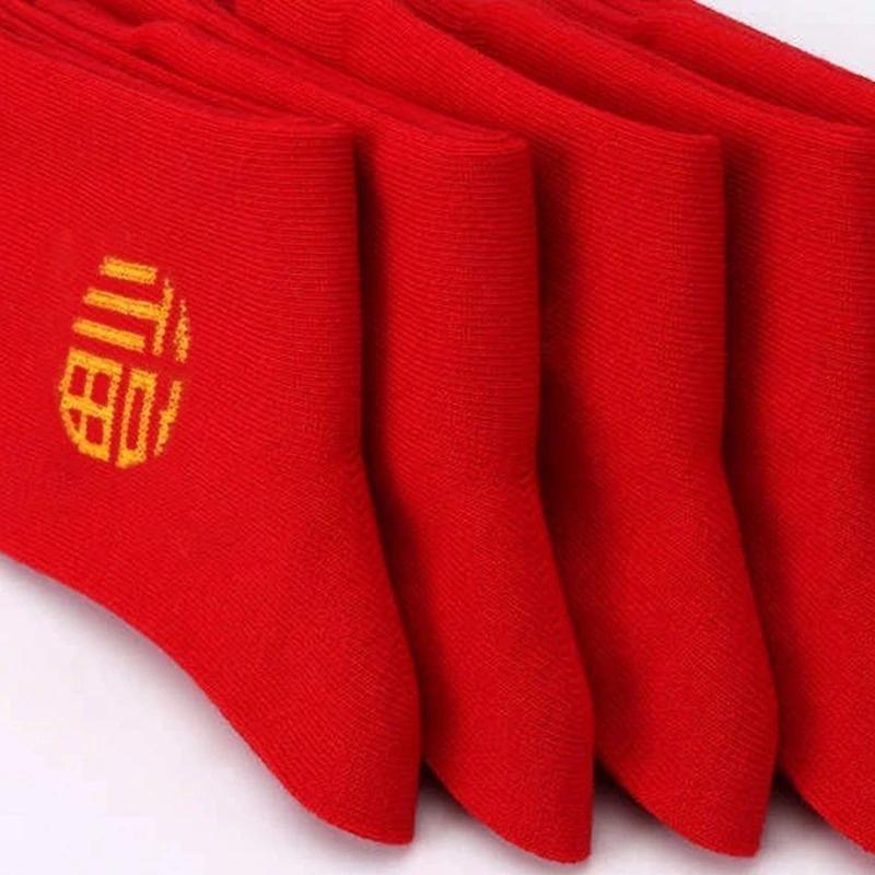1 đôi tất cổ trung in chữ may mắn màu đỏ thời trang