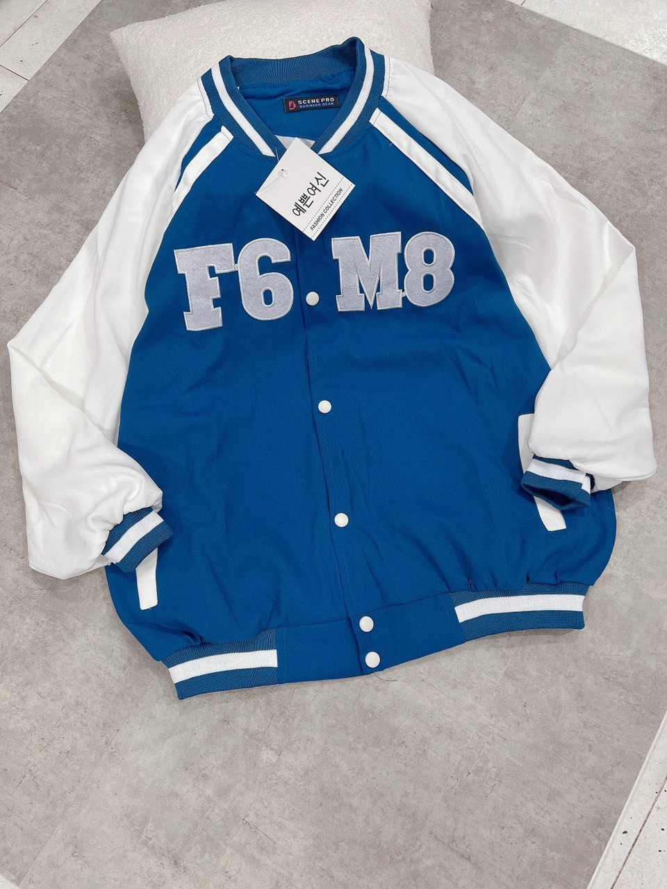 Áo khoác bomber nhung tăm cúc bấm thêu F6M8 NAM NỮ FORM RỘNG CỰC XIN Chất Nhung 2 Lớp Mềm Mịn,Logo Thêu họa tiết cá tính , Dáng Trẻ Trung hàn quốc,Kiểu Áo Đẹp thời trang Hot