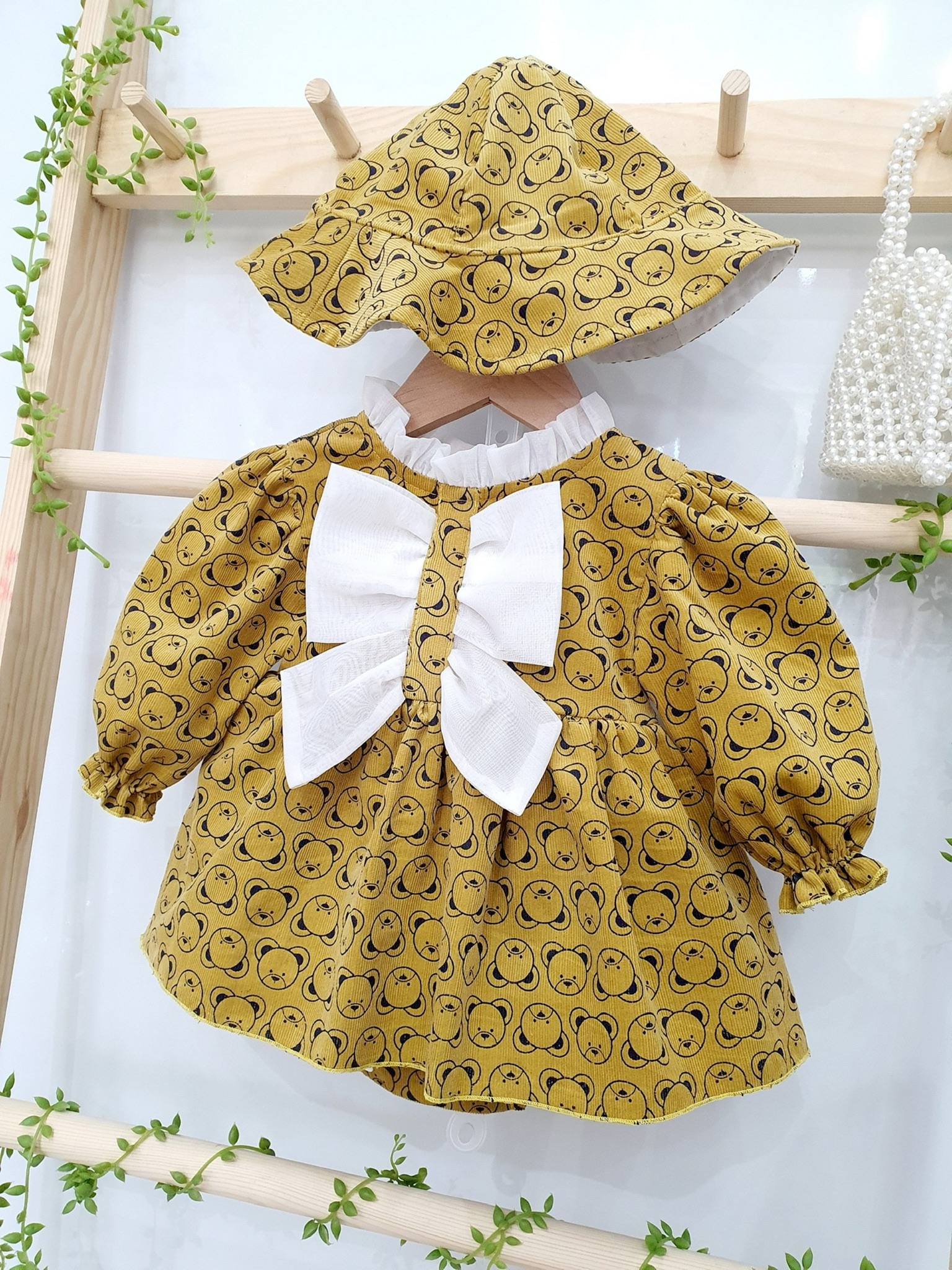 Body Váy Nhung Tăm Gấu Vàng Cho Bé Gái 3-12kg