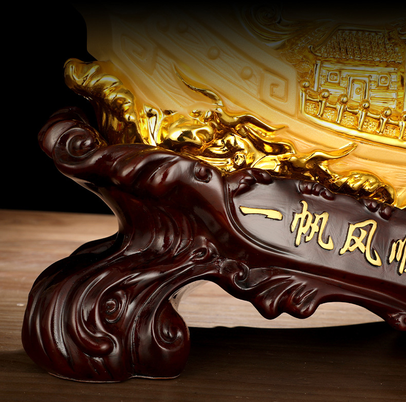 Thuyền buồm Rồng phong thủy chở tài lộc