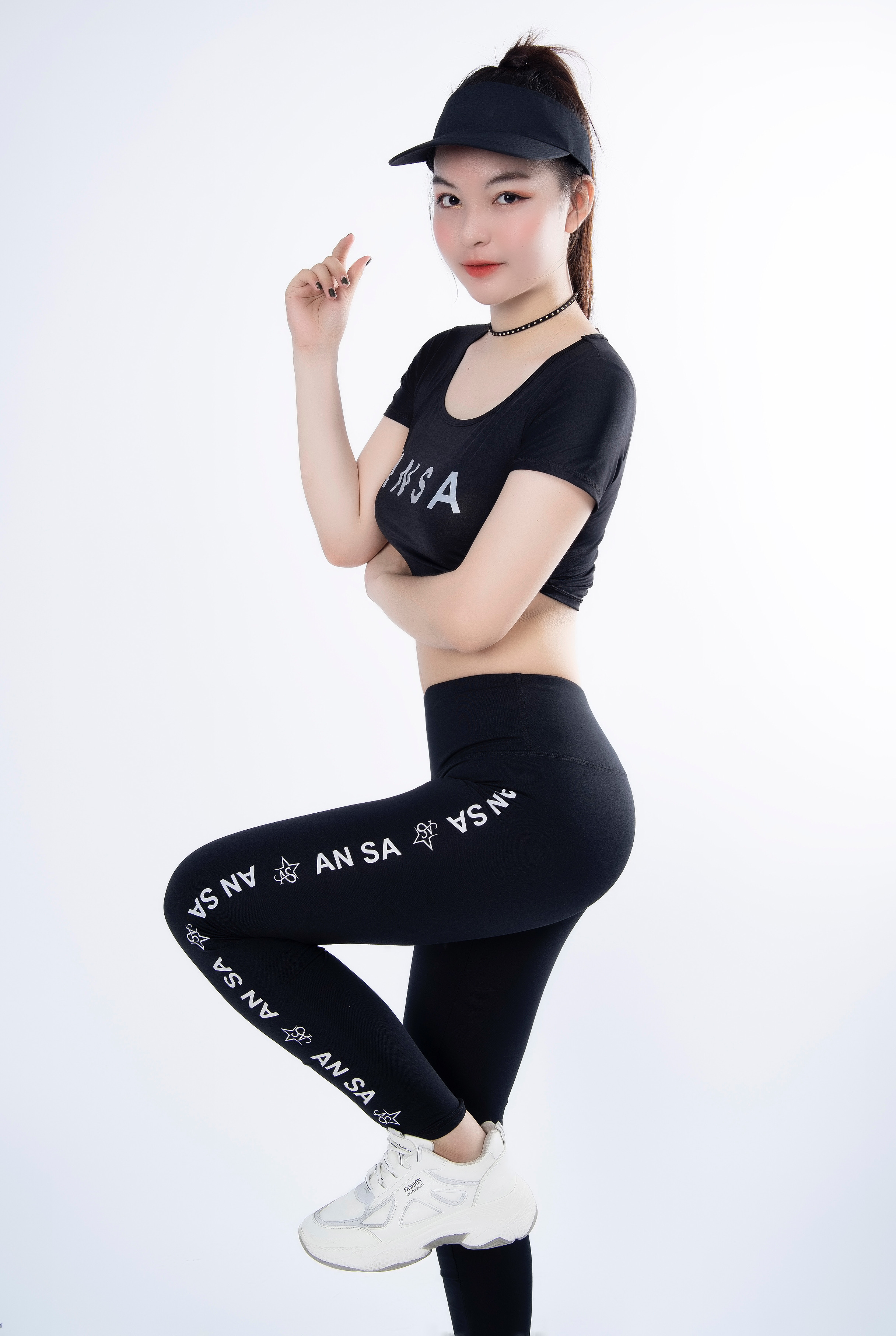 Áo Croptop tay ngắn thể thao nữ