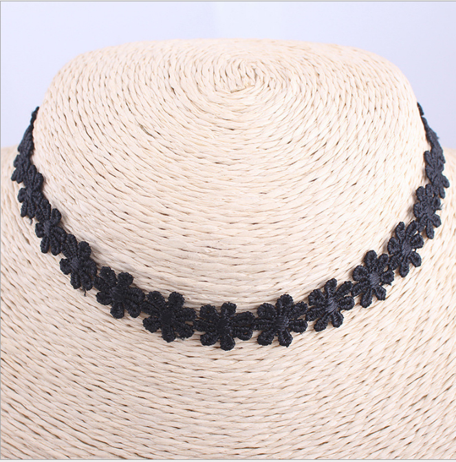 Vòng cổ choker hoa đen V19