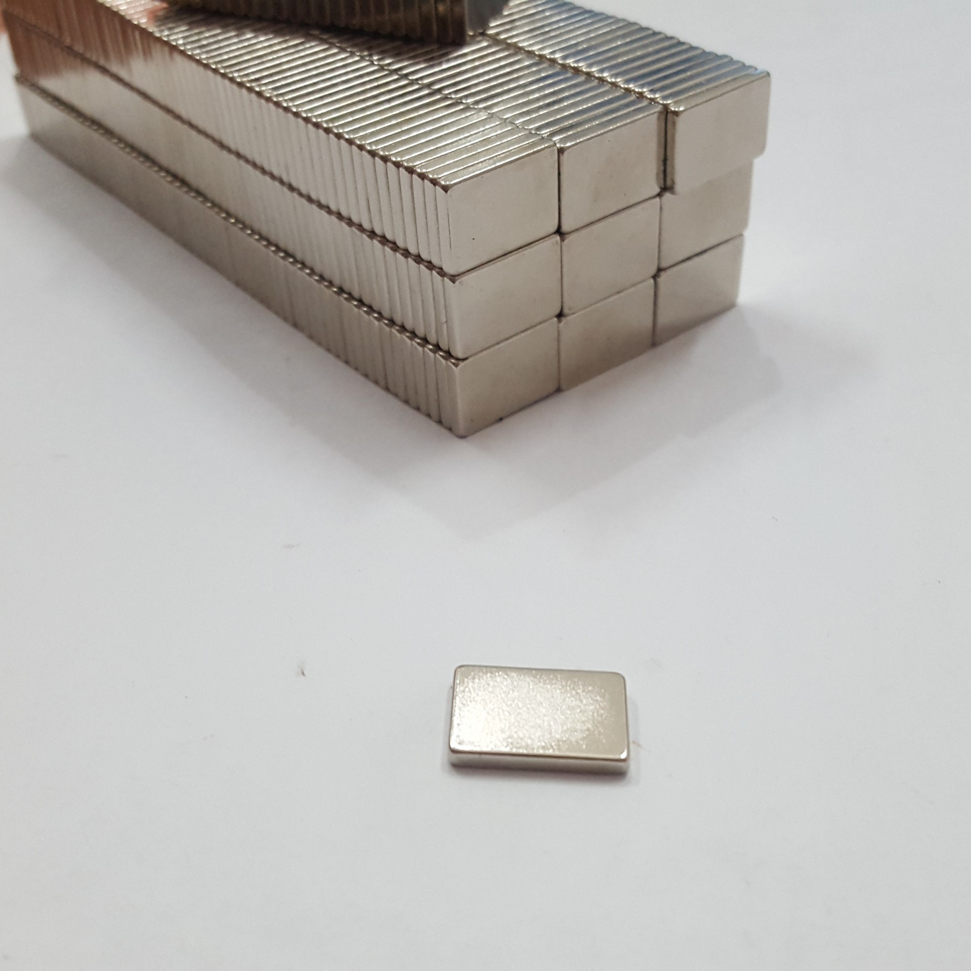 Nam châm hình chữ nhật 15x10x2mm
