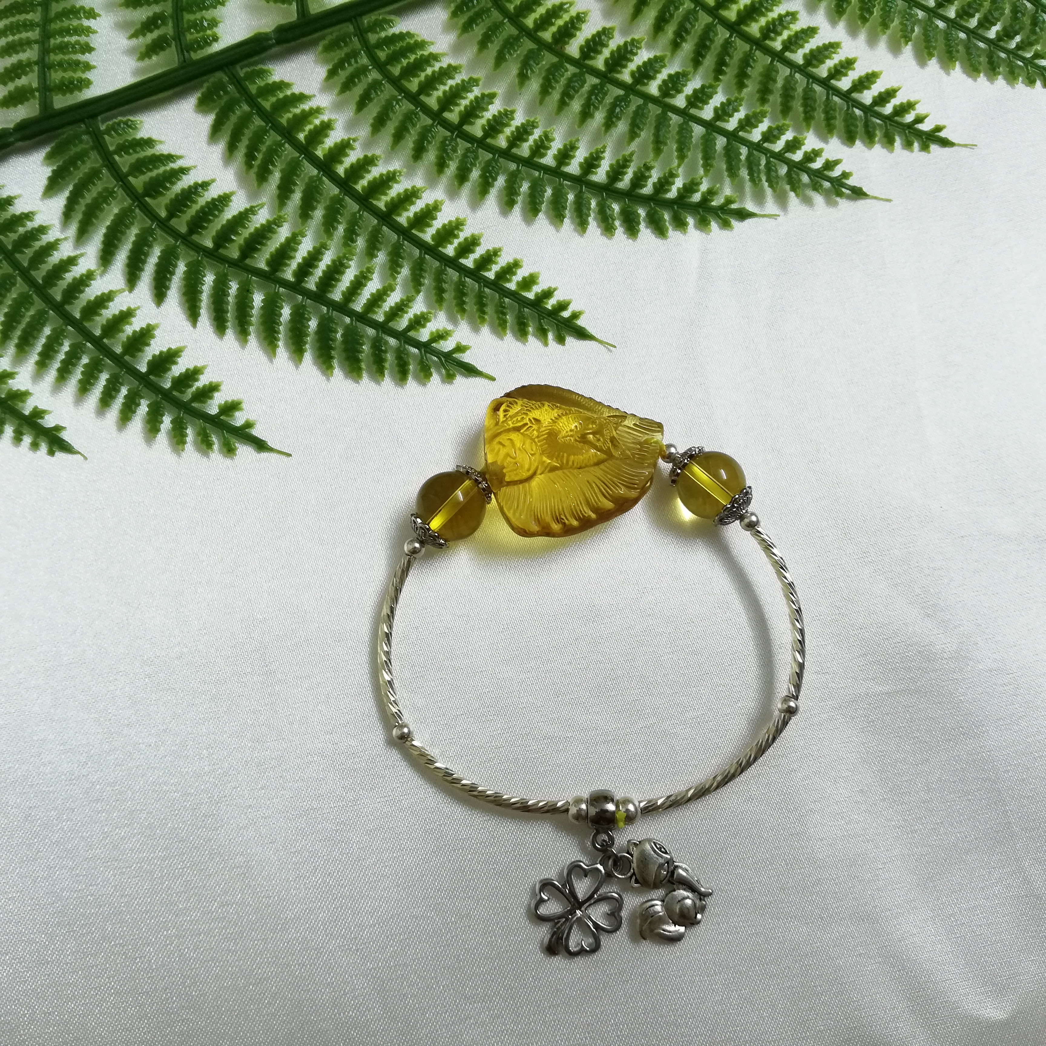 Vòng Tay Hồ Ly Chín Đuôi Topaz Vàng Phối Thạch Anh Vàng Mix Charm Bạc
