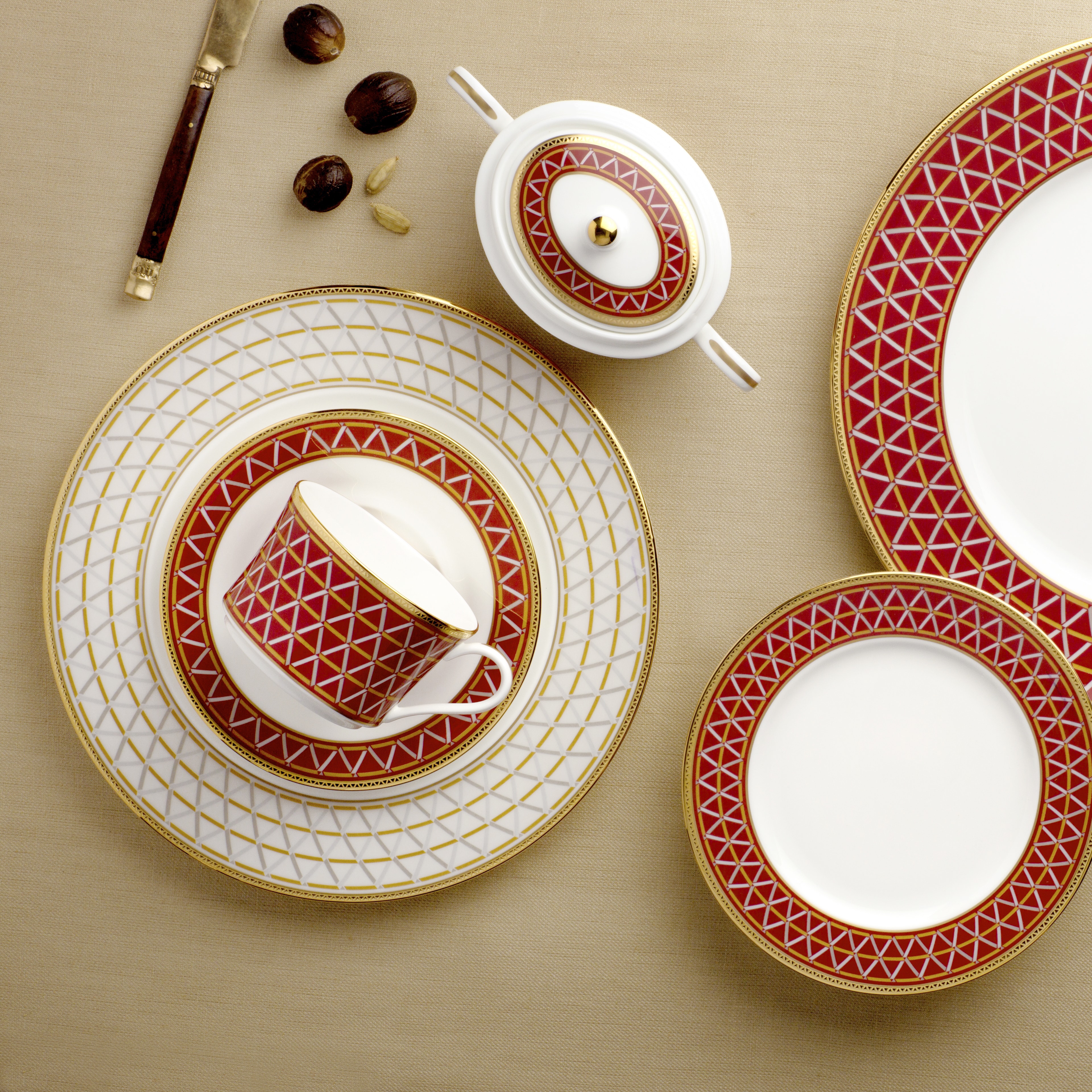Bộ Bàn Trà/Coffee 15 Món Noritake dòng Crochet sứ xương cao cấp