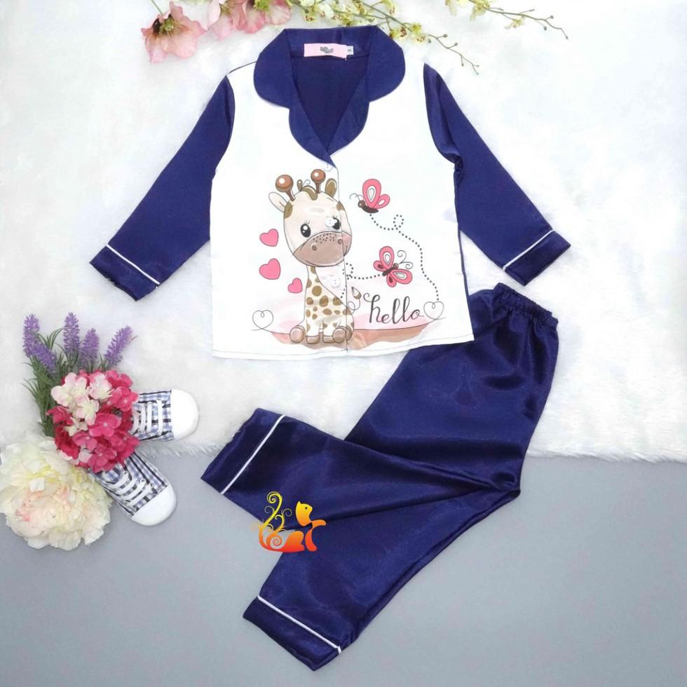 Bộ Đồ Pijama Phi Lụa &quot;Hình Hươu cao cổ&quot; Tay Dài Cho Bé - Từ 12kg - 42kg