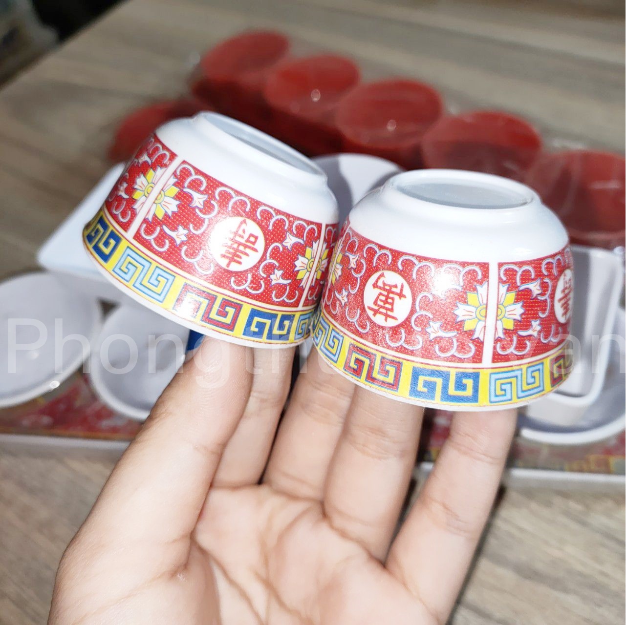 Khay chum bàn thờ 3 ly, 5 ly mica, nhựa đỏ kèm đế - thờ cúng.