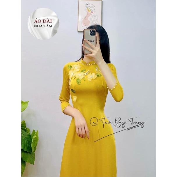 Áo dài lụa thêu hoa thủ công