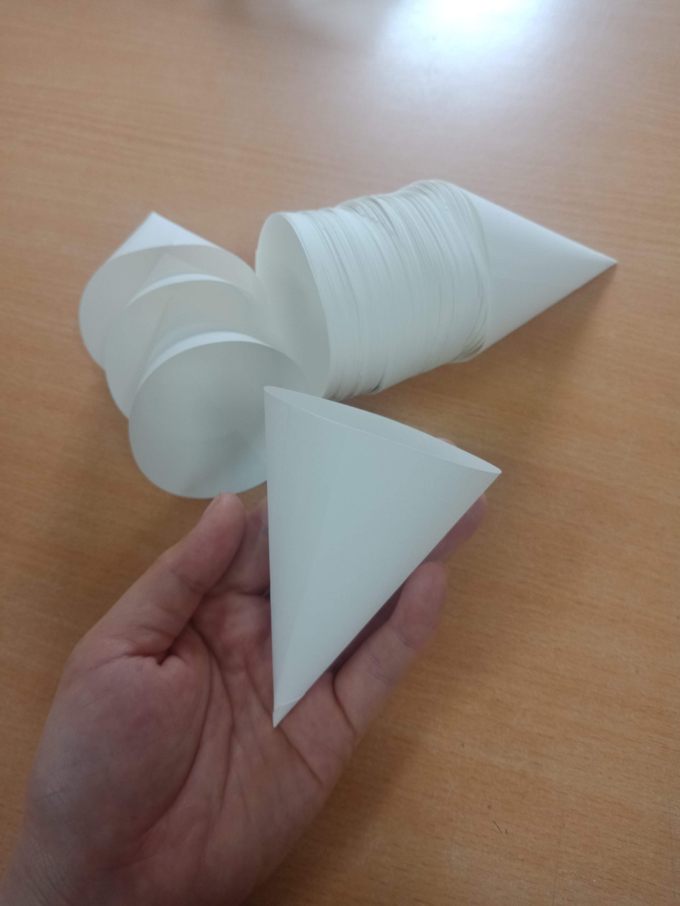 Cốc Giấy Hình Nón Dùng Một Lần