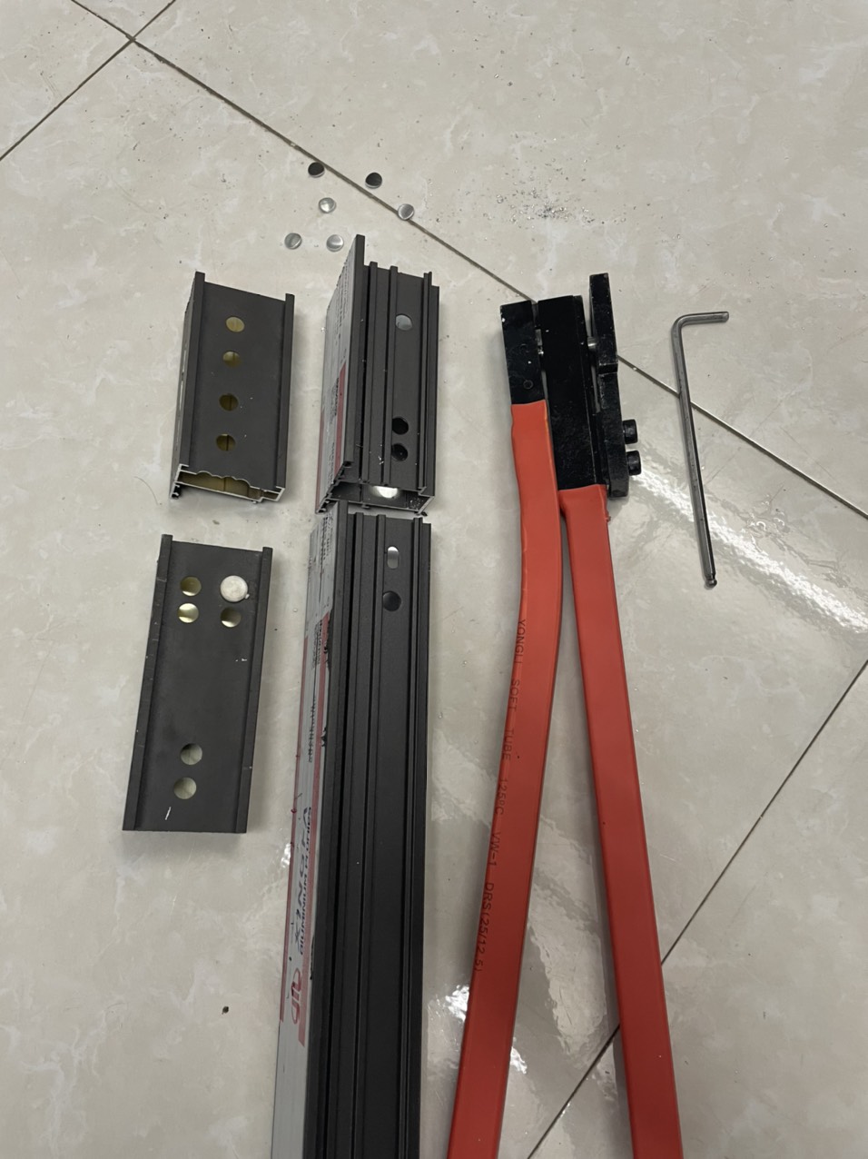 Kìm Tích hợp cánh cửa sổ + khung bao cửa sổ mở xingfa
