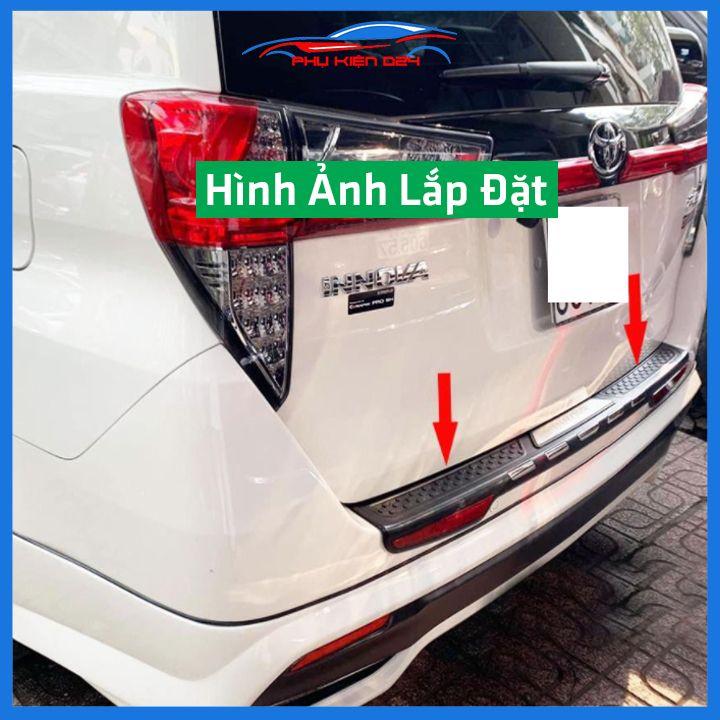 Ốp chống trầy cốp ngoài nhựa đen Innova 2017-2018-2019-2020-2021-2022 mẫu phản quang chống xước trang trí xe