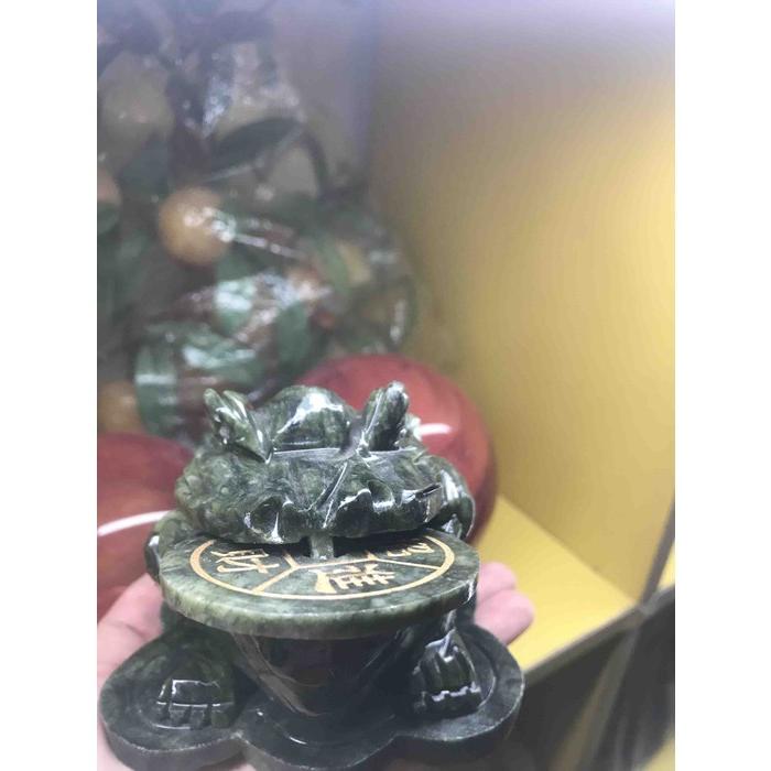 Tượng Cóc Ngậm Tiền Thiềm Thừ Phong Thủy Đá Sprentine Tự Nhiên Xanh Đậm Size 15cm Hợp Mệnh Thủy Mộc Hỏa trưng trên bàn, bàn thờ thần tài ở nhà, công ty, shop , cửa hàng ạ