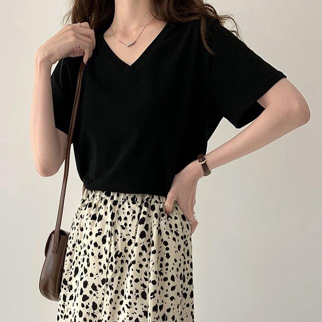 Áo Thun Nữ Cổ Tim Cộc Tay - Áo Phông Trơn Nữ Cổ Tim Cotton Cao Cấp, Dáng Xuông Trẻ Trung Năng Động
