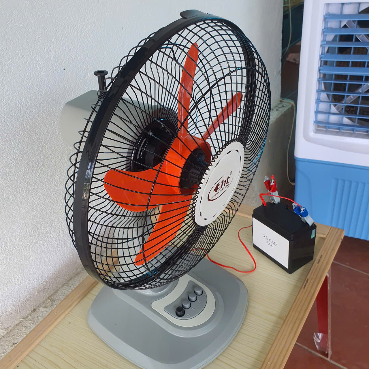 Quạt Kẹp Bình 12V, Có 3 Tốc Độ Gió Khác Nhau, Loại CN B3, Cánh 30cm gió mạnh.