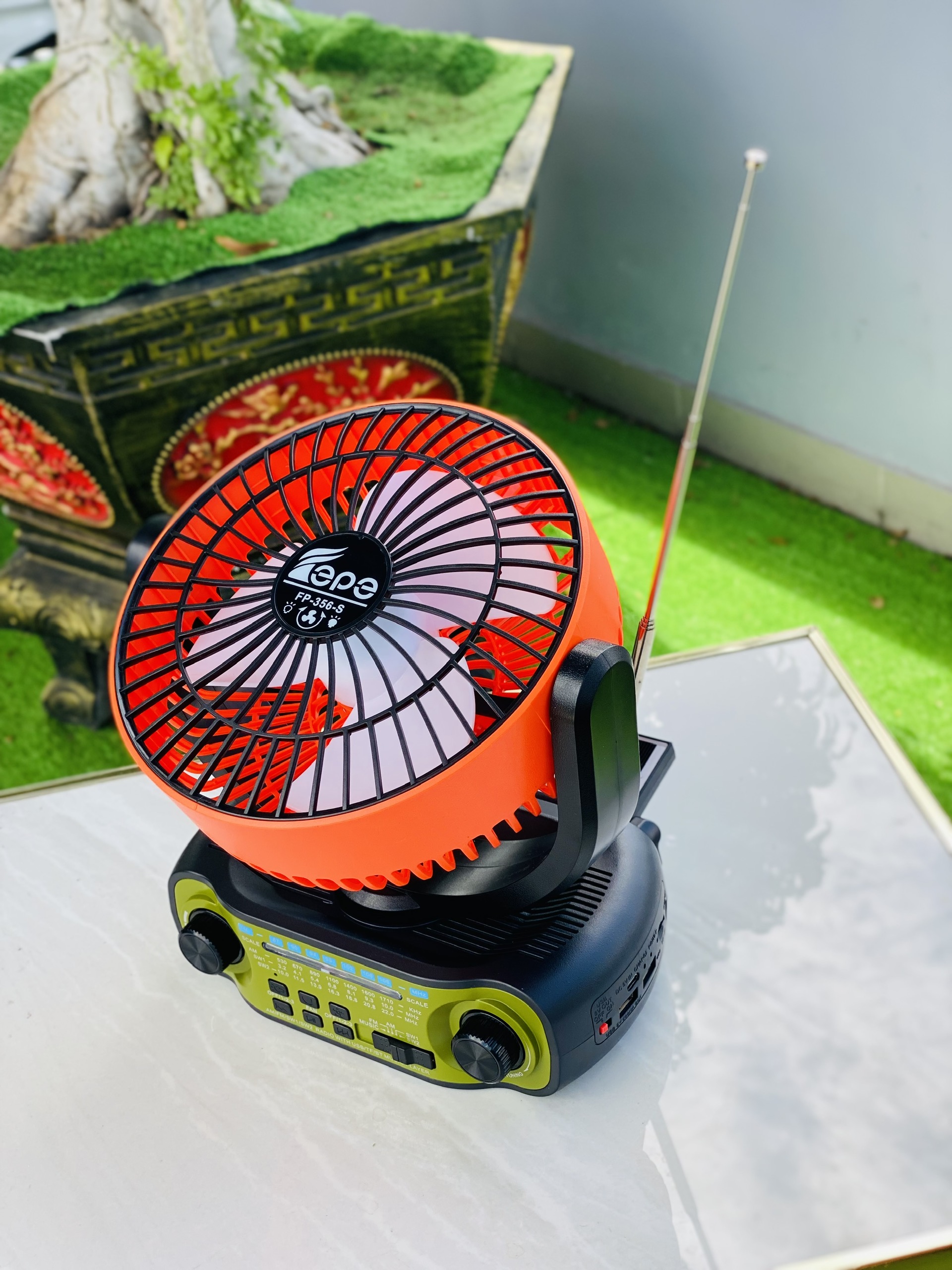 Quạt Đa Năng FP356S tích hợp 3 trong 1 quạt làm mát đài radio nghe nhạc có năng lượng mặt trời cao cấp dùng pin sạc hàng nhập khẩu