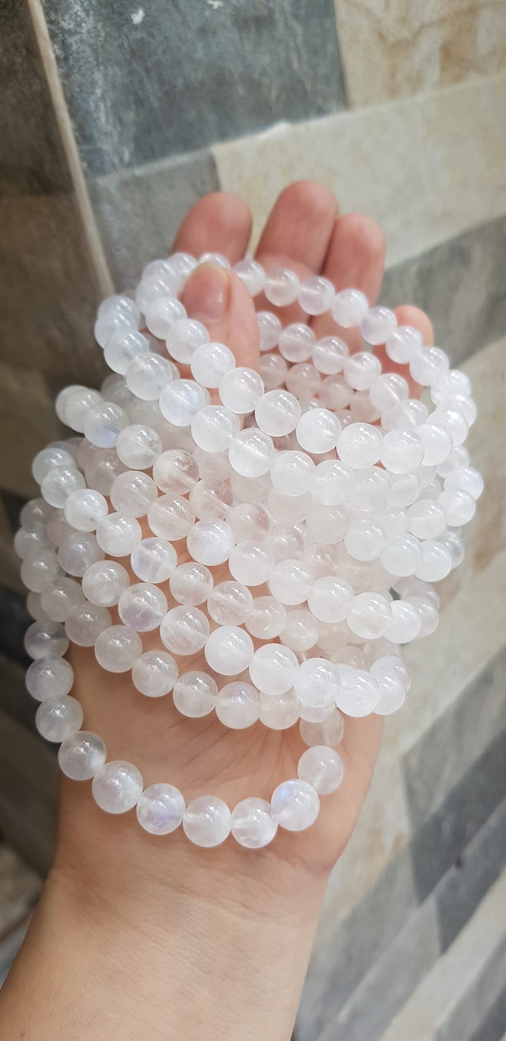 Vòng tay phong thuỷ may mắn moon trắng tự nhiên 8mm hay đá ánh trăng trắng trong bóng đẹp size vòng hạt 8mm màu trắng trong sáng tươi đẹp chuẩn hợp nữ mệnh kim mệnh thuỷ đeo ạ