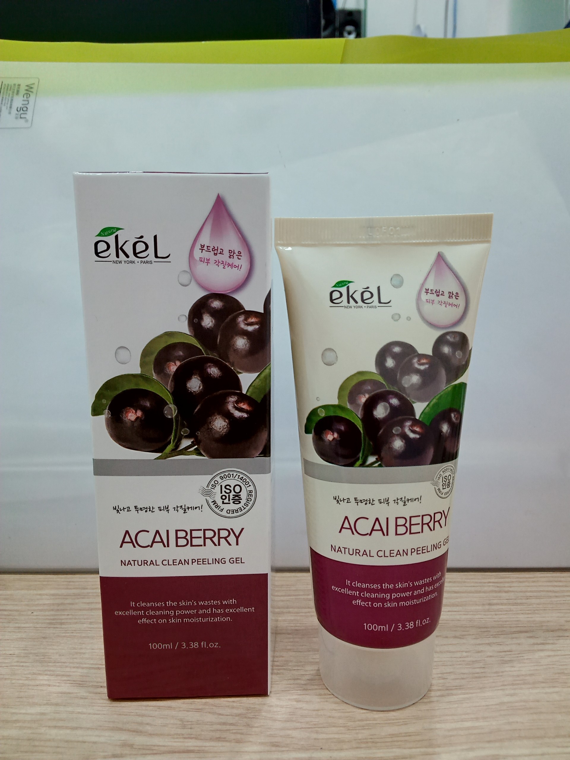 Gel Tẩy Tế Bào Chết Acai Berry- Ekel Natural Clean Peeling Gel Acai Berry 100ml (Tặng 2 mặt nạ Jant Blanc)