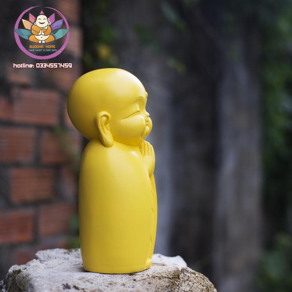 Chú tiểu decor hiện đại 21 cm trang trí nhà cửa màu vàng nhạt