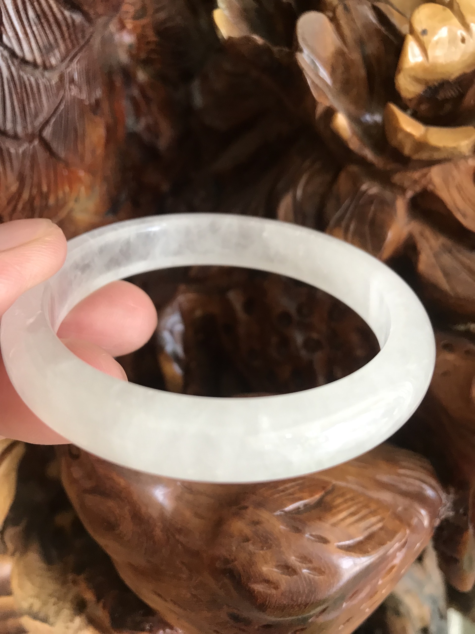 Vòng Thạch Anh Trắng Tự Nhiên Bản Hẹ Mới đẹp Ni 52mm Cao 10mm Dầy 7mm Màu trắng trong bóng đẹp Nữ mệnh Kim mệnh Thủy tay nhỏ đeo 45kg - 52 kg ạ