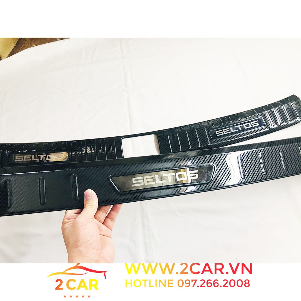 Ốp Chống trầy cốp trong, ngoài CARBON xe Kia Seltos 2020- 2021- 2022, vân cacbon cao cấp