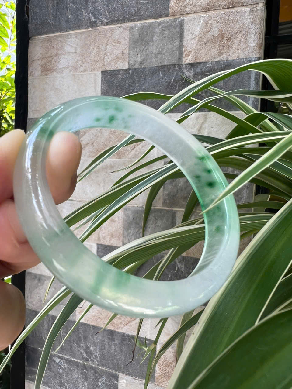 Vòng Tay Nữ Bản Hẹ Đá Mã Não DuLong Trắng Trong Xanh Rong Biển Nhẹ Bóng Đẹp Ni 54mm Cao 12mm Dầy 7mm Món quà tặng Nữ 50kg - 55kg đeo tay xinh rẻ đẹp ý nghĩa ạ