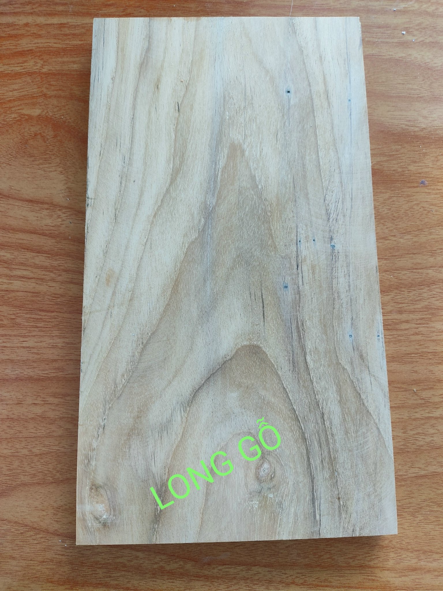 Bàn chà gỗ giá tỵ già