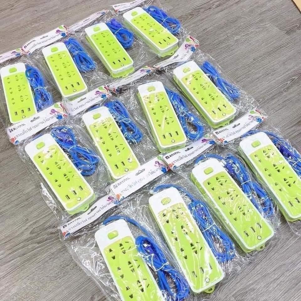 Ổ điện xanh đa năng. Gồm 6 ổ cắm và 3 cổng USB để sạc điện thoại.