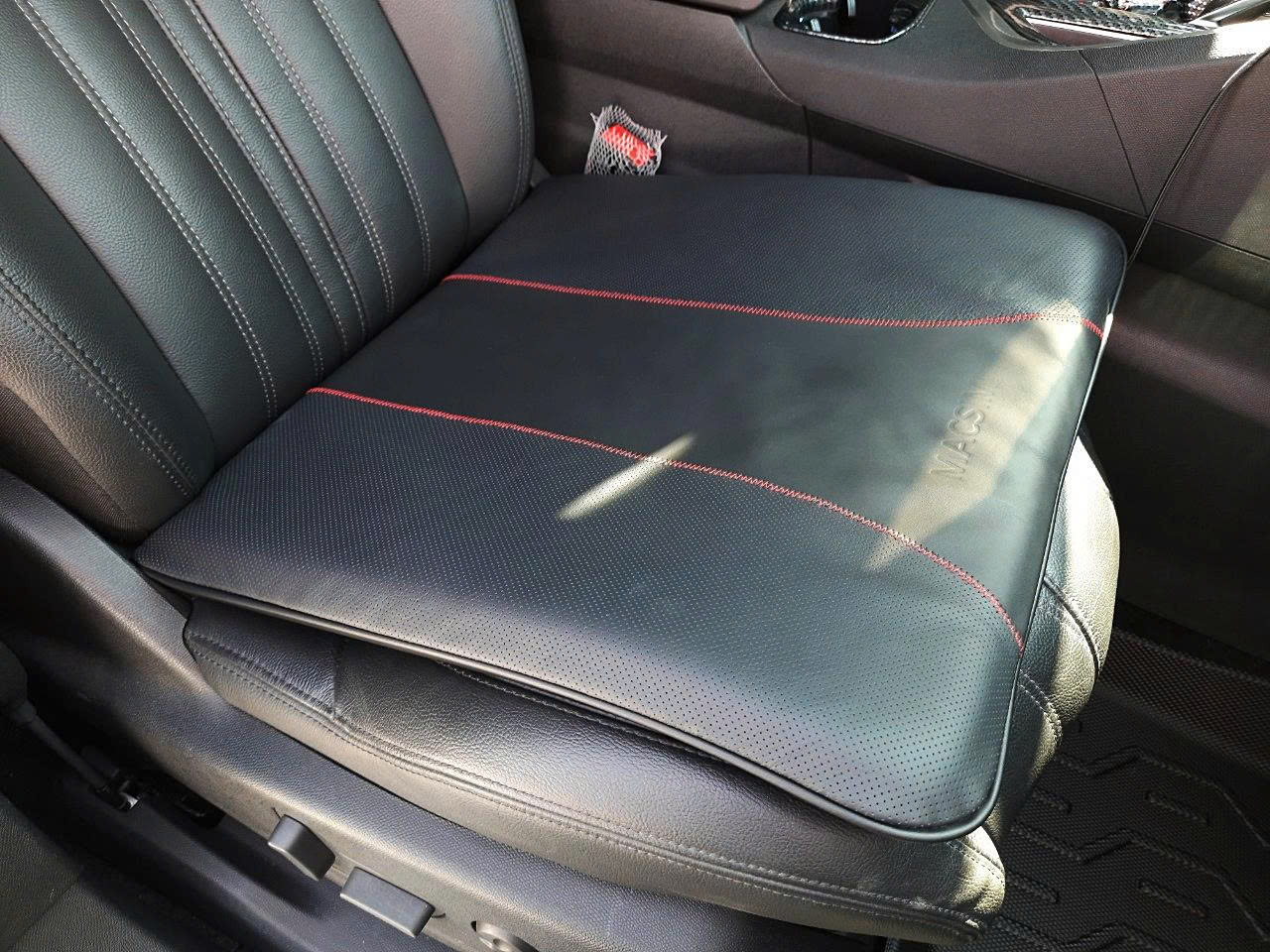 Đệm ghế ô tô da Nappa cao cấp nhãn hiệu Macsim SC661