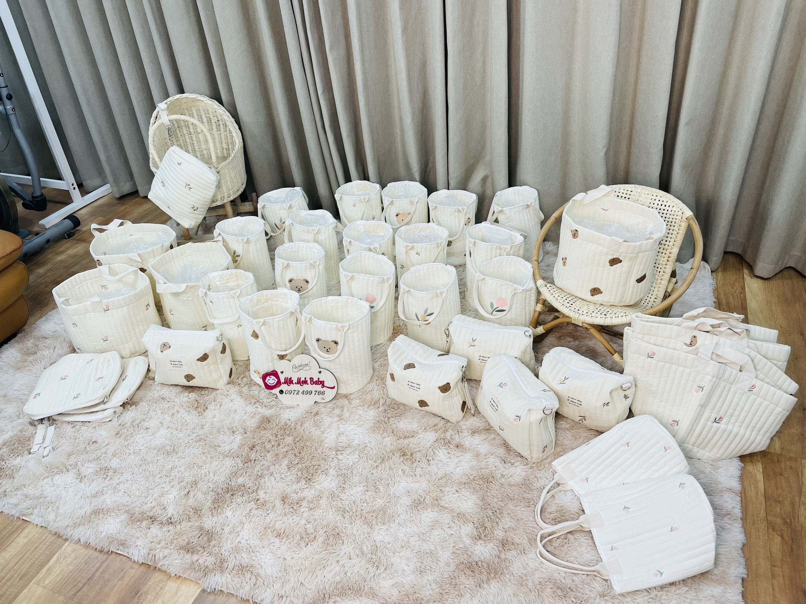 Túi đựng bỉm sữa đa năng phong cách Hàn Quốc thêu hình gấu, olive, tulip cao cấp cho Mẹ và Bé