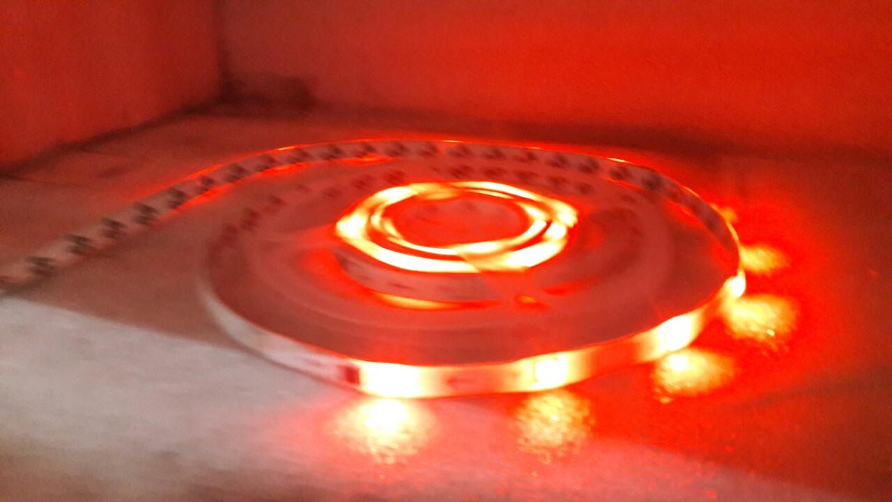 Cuộn dây LED 5M có keo chạy đổi màu
