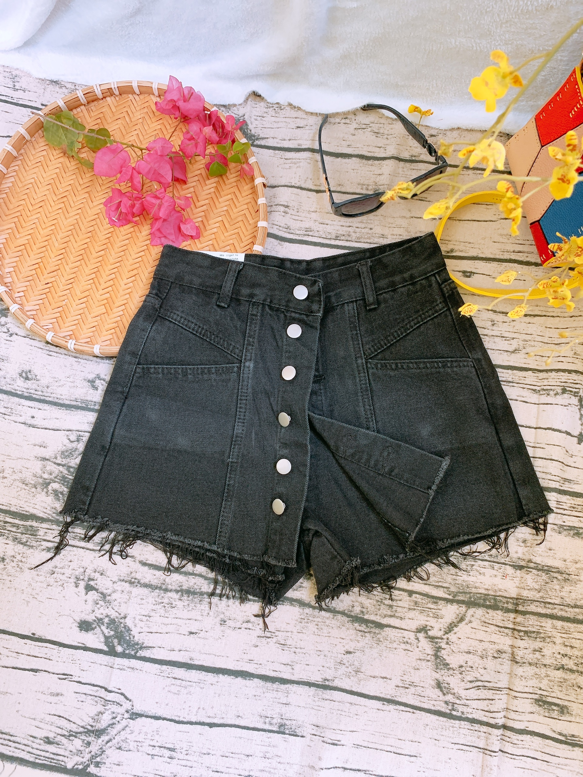 Quần váy jeans ngắn cái nút dọc thân trước