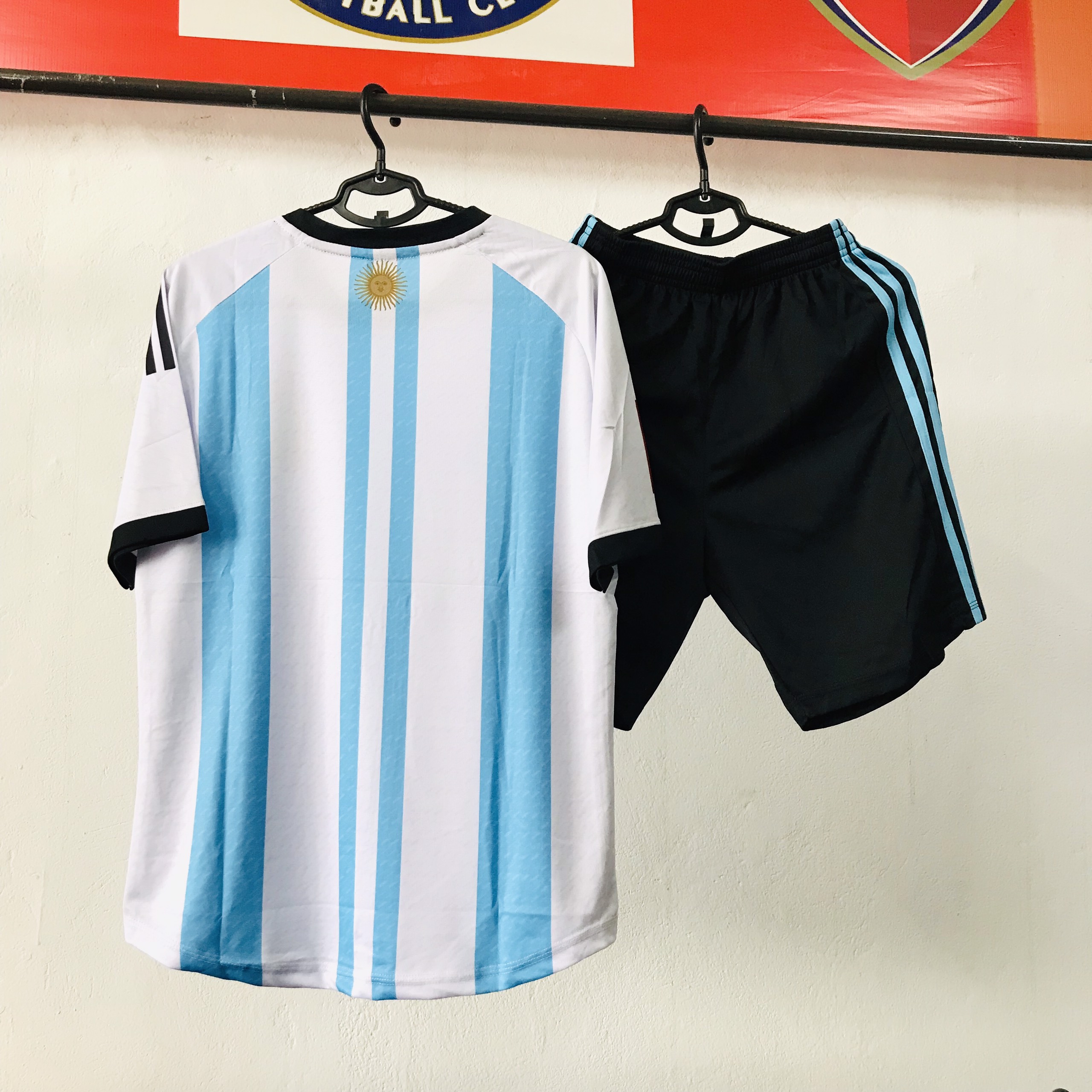 Mẫu quần áo đá sân cỏ nhan tạo bộ đồ đội tuyển quốc gia Argentina