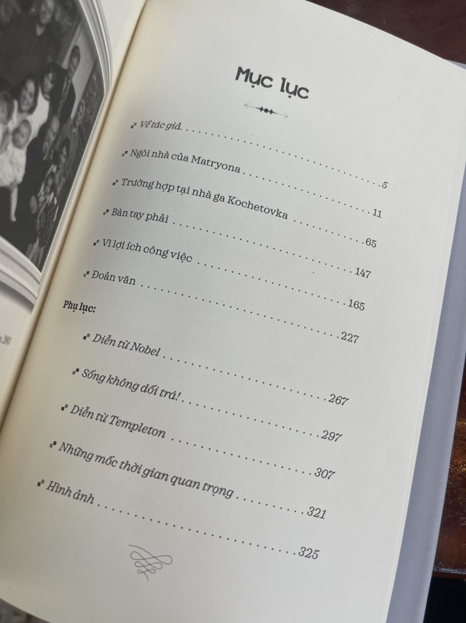 [chữ ký dịch giả - bìa cứng giới hạn] [Nobel Văn chương 1970] NGÔI NHÀ CỦA MATRYONA - Alexander Solzhenitsyn – Phạm Ngọc Thạch dịch - NXB Phụ Nữ